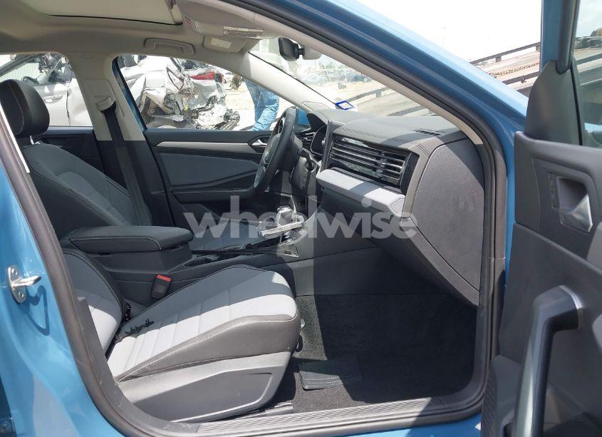 Photo 5 of 2025 Volkswagen Jetta 1.5T SE (VIN 3VW7X7BU5SM060761)