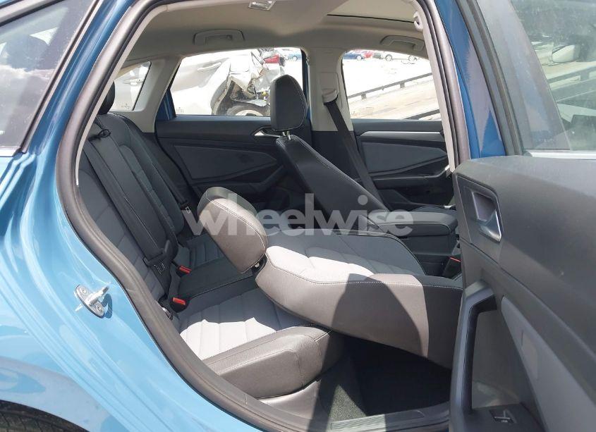 Photo 8 of 2025 Volkswagen Jetta 1.5T SE (VIN 3VW7X7BU5SM060761)