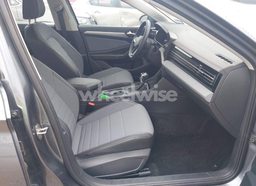 Photo 5 of 2025 Volkswagen Jetta 1.5T SE (VIN 3VW7X7BU7SM037675)