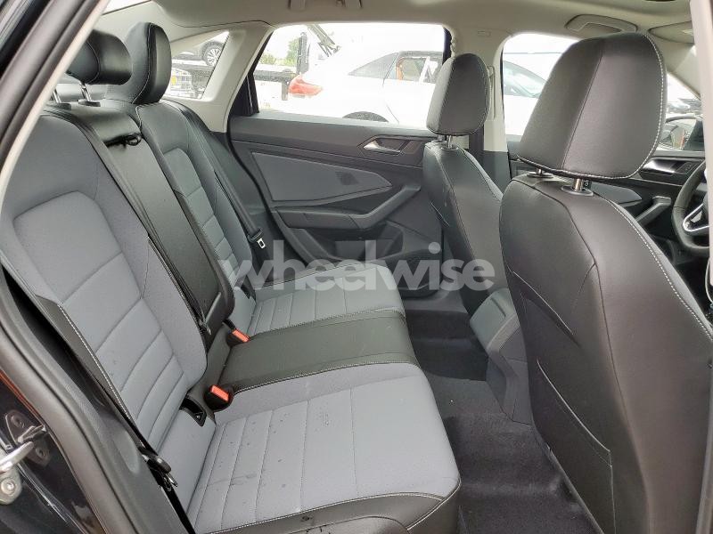 Photo 2 of 2025 VOLKSWAGEN JETTA SE (VIN 3VW7X7BU7SM104016)