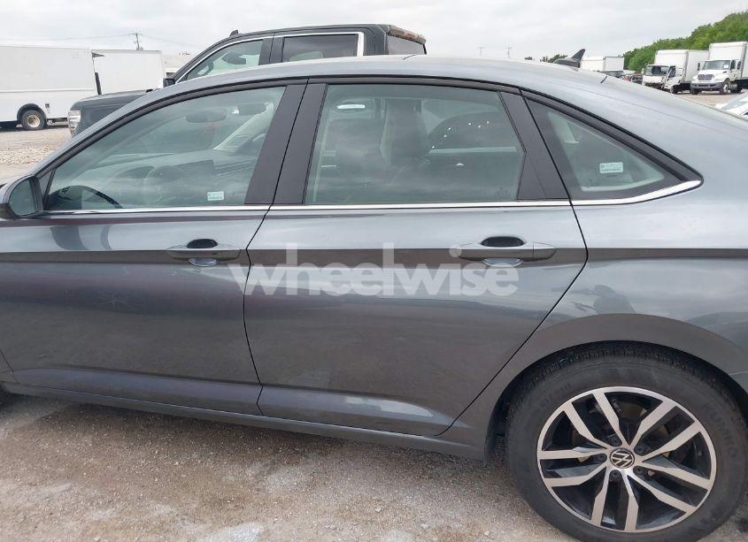 Photo 14 of 2025 Volkswagen Jetta 1.5T SE (VIN 3VW7X7BU8SM007617)