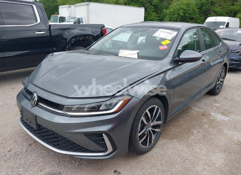 Photo 2 of 2025 Volkswagen Jetta 1.5T SE (VIN 3VW7X7BU8SM007617)