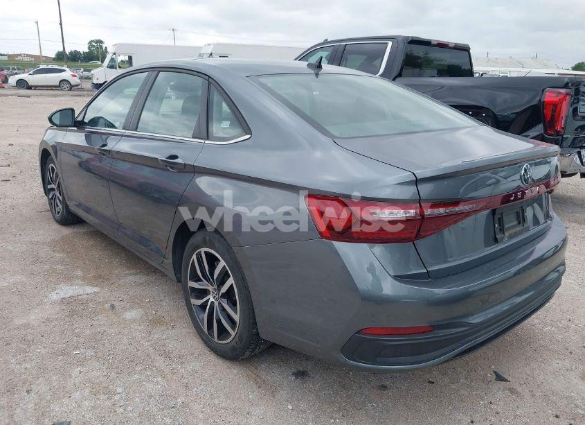 Photo 3 of 2025 Volkswagen Jetta 1.5T SE (VIN 3VW7X7BU8SM007617)