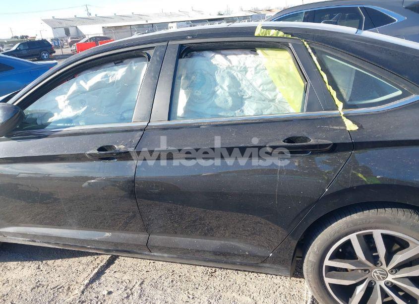 Photo 13 of 2025 Volkswagen Jetta 1.5T SE (VIN 3VW7X7BU8SM013630)