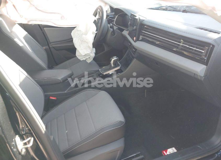 Photo 5 of 2025 Volkswagen Jetta 1.5T SE (VIN 3VW7X7BU8SM013630)