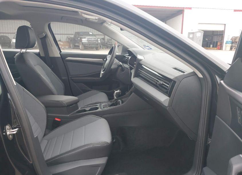 Photo 5 of 2025 Volkswagen Jetta 1.5T SE (VIN 3VW7X7BU9SM006590)