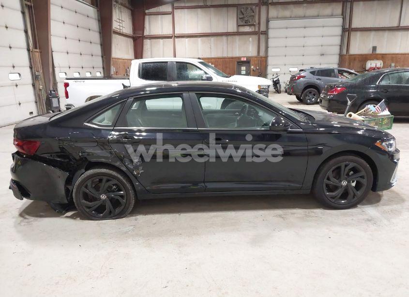 Photo 13 of 2025 Volkswagen Jetta 1.5T SE (VIN 3VW7X7BUXSM002760)