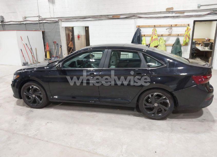 Photo 14 of 2025 Volkswagen Jetta 1.5T SE (VIN 3VW7X7BUXSM002760)