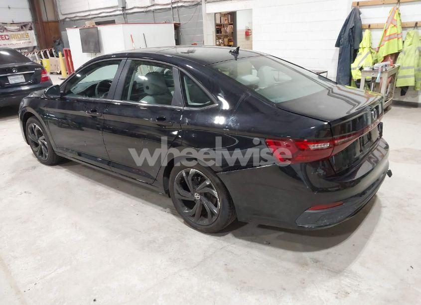Photo 3 of 2025 Volkswagen Jetta 1.5T SE (VIN 3VW7X7BUXSM002760)