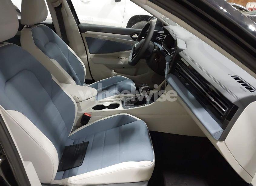 Photo 5 of 2025 Volkswagen Jetta 1.5T SE (VIN 3VW7X7BUXSM002760)