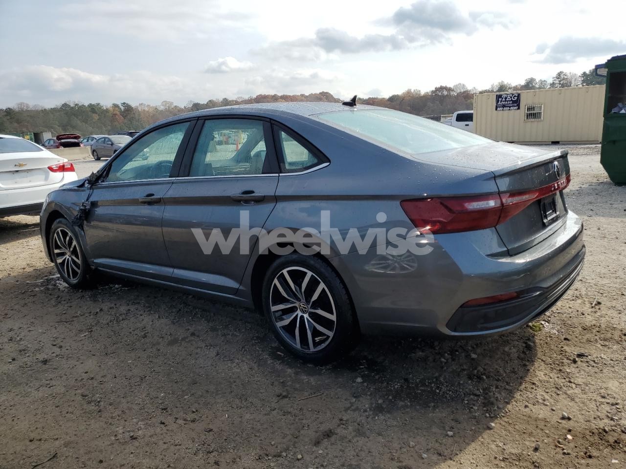 Photo 2 of 2025 VOLKSWAGEN JETTA SE (VIN 3VW7X7BUXSM015282)