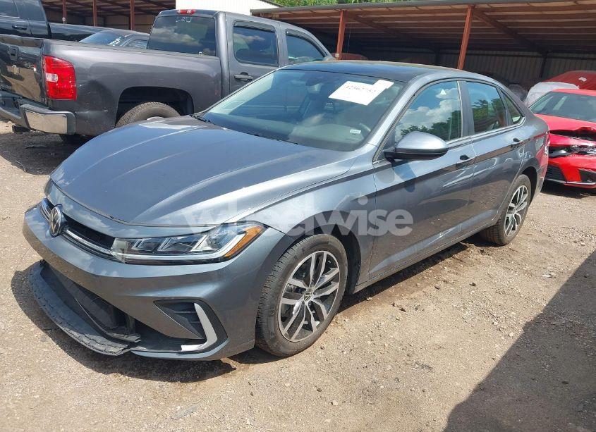 Photo 2 of 2025 Volkswagen Jetta 1.5T SE (VIN 3VW7X7BUXSM017727)