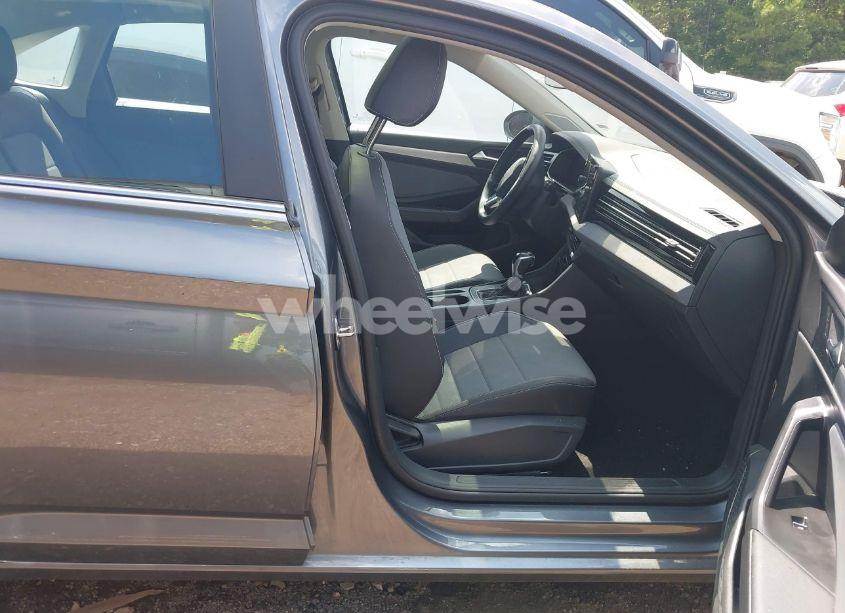 Photo 5 of 2025 Volkswagen Jetta 1.5T SE (VIN 3VW7X7BUXSM017727)