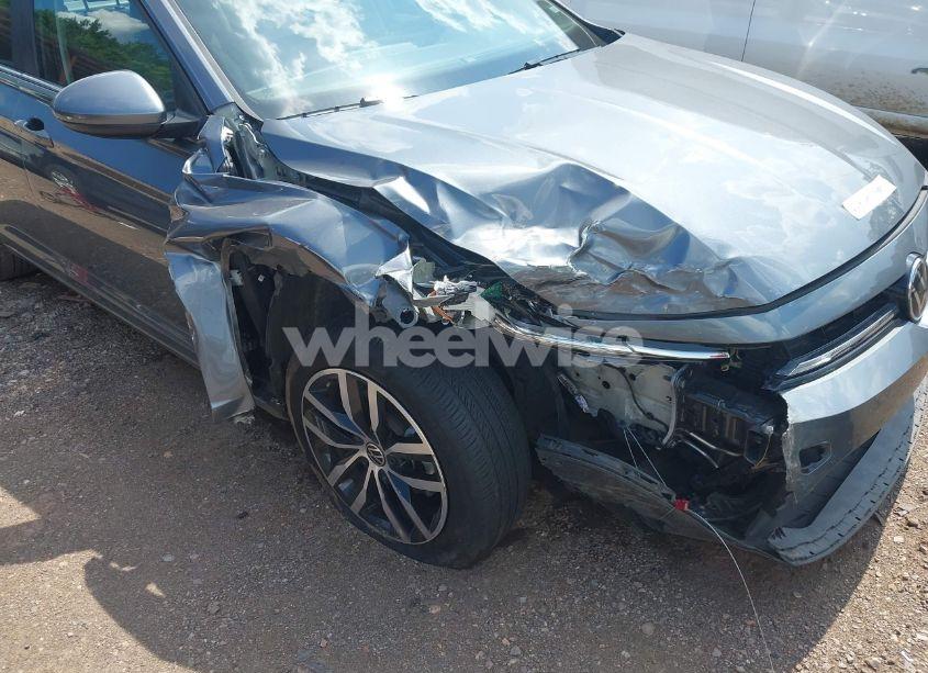 Photo 6 of 2025 Volkswagen Jetta 1.5T SE (VIN 3VW7X7BUXSM017727)