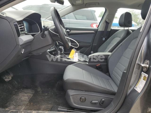 Photo 2 of 2025 VOLKSWAGEN JETTA SE (VIN 3VW7X7BUXSM037914)