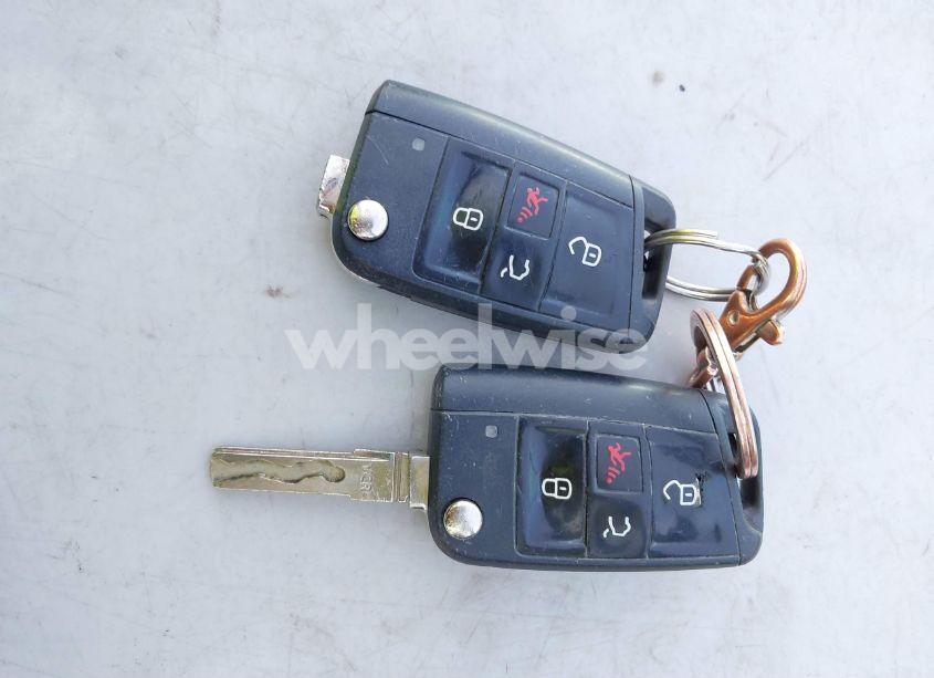 Photo 11 of 2015 Volkswagen Golf LAUNCH EDITION 2-DOOR (VIN 3VW817AU0FM024604)