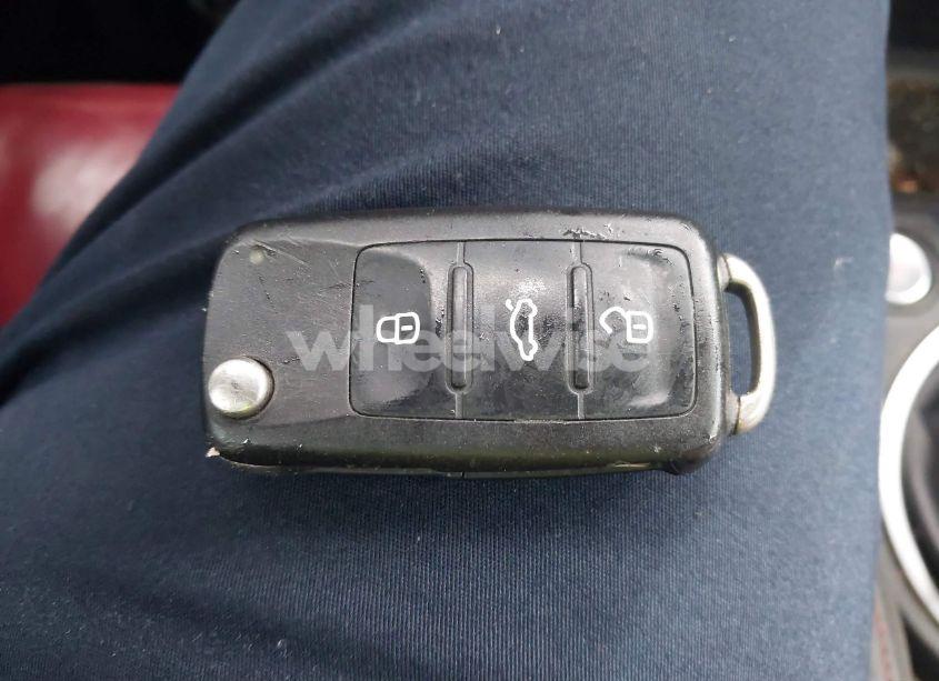 Photo 11 of 2013 Volkswagen Beetle 2.0T (VIN 3VW8T7AT4DM819637)