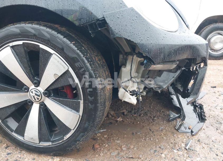 Photo 17 of 2013 Volkswagen Beetle 2.0T (VIN 3VW8T7AT4DM819637)