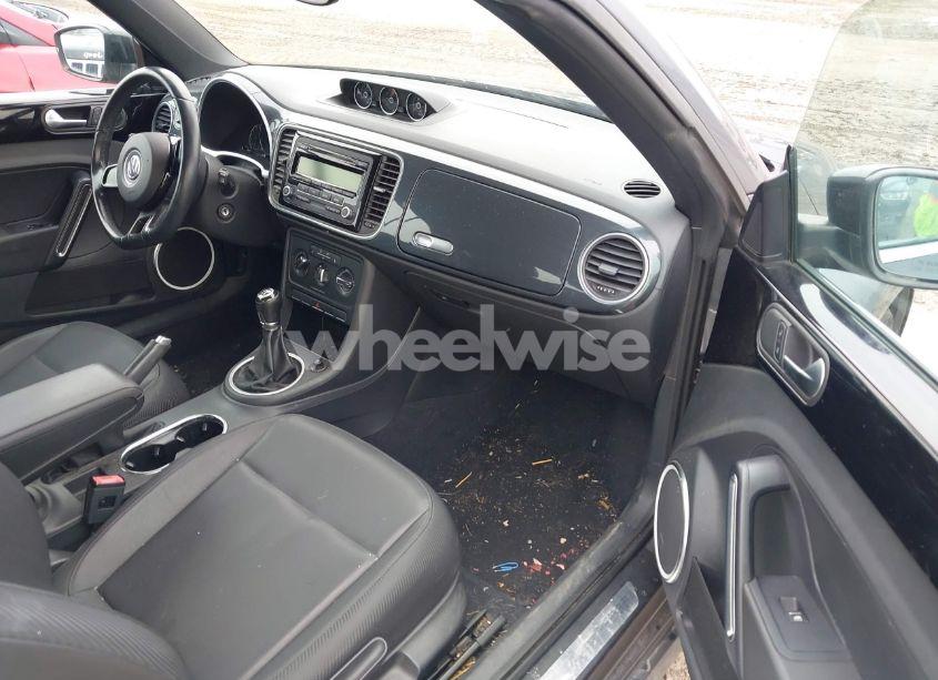 Photo 5 of 2013 Volkswagen Beetle 2.0T (VIN 3VW8T7AT8DM832682)