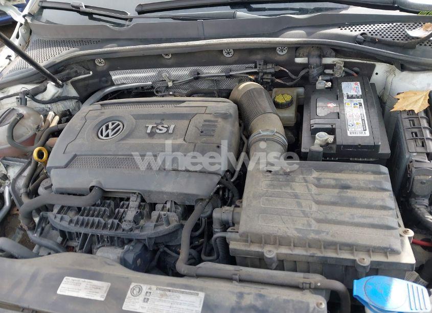 Photo 10 of 2017 Volkswagen Golf SPORTWAGEN TSI S (VIN 3VWA17AUXHM500846)