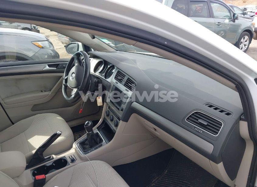 Photo 5 of 2017 Volkswagen Golf SPORTWAGEN TSI S (VIN 3VWA17AUXHM500846)