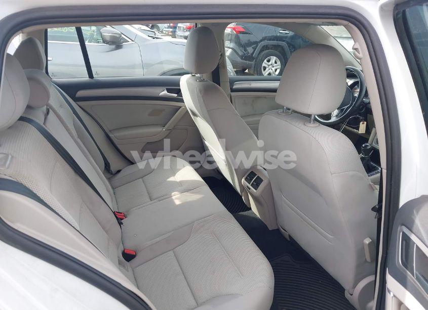 Photo 8 of 2017 Volkswagen Golf SPORTWAGEN TSI S (VIN 3VWA17AUXHM500846)