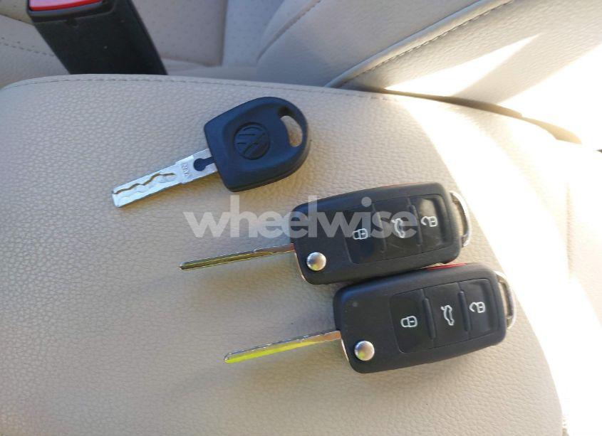 Photo 11 of 2010 Volkswagen Jetta TDI (VIN 3VWAL7AJ6AM180415)