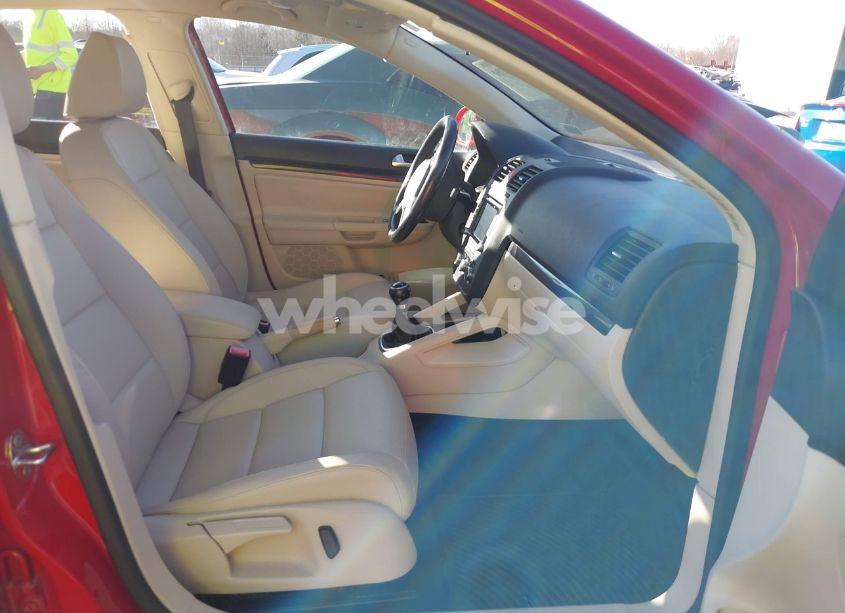 Photo 5 of 2010 Volkswagen Jetta TDI (VIN 3VWAL7AJ6AM180415)