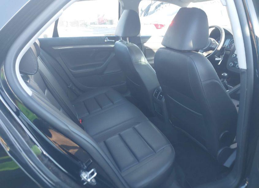 Photo 8 of 2010 Volkswagen Jetta LIMITED EDITION (VIN 3VWAZ7AJ3AM112944)