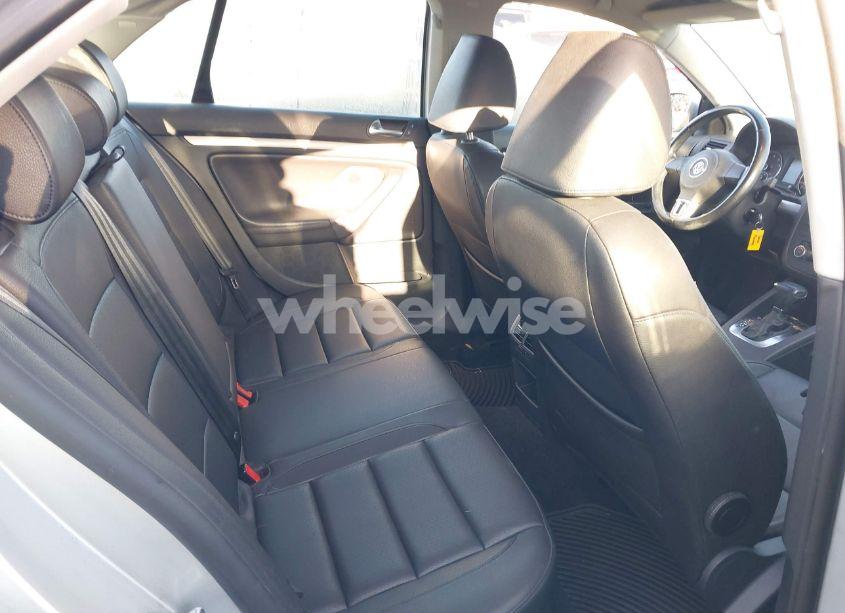 Photo 8 of 2010 Volkswagen Jetta LIMITED EDITION (VIN 3VWAZ7AJ3AM128450)