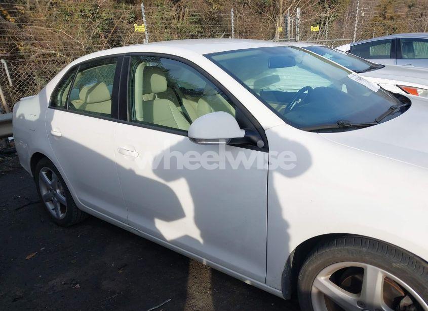 Photo 13 of 2010 Volkswagen Jetta LIMITED EDITION (VIN 3VWAZ7AJ5AM096696)