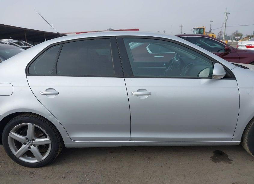 Photo 13 of 2010 Volkswagen Jetta LIMITED EDITION (VIN 3VWAZ7AJ5AM117806)