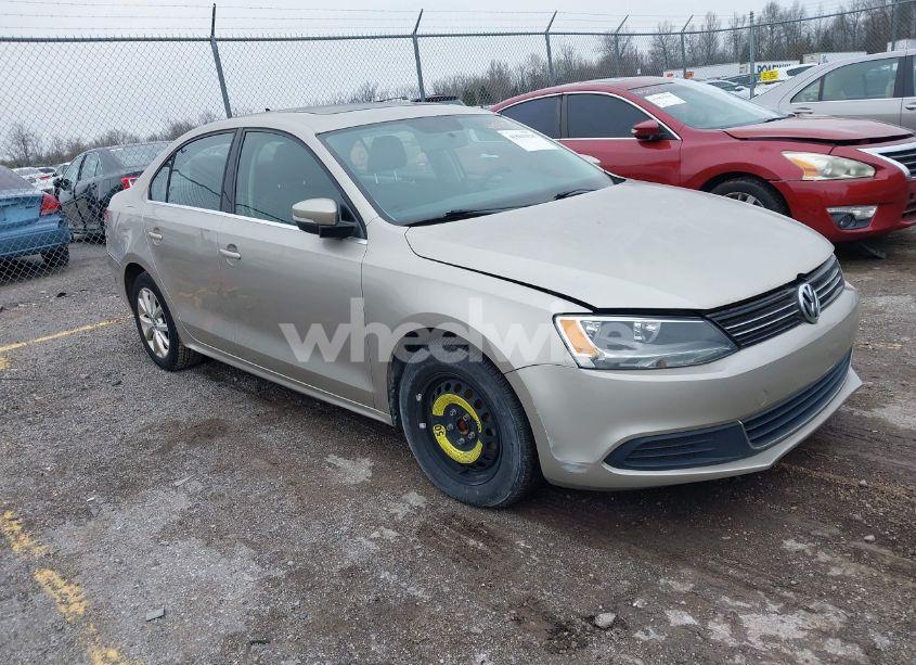 2014 Volkswagen Jetta 1.8T SE (VIN 3VWB07AJ3EM204625) main photo