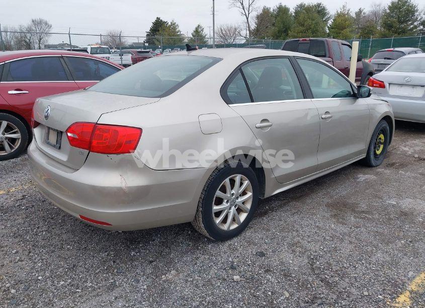 Photo 4 of 2014 Volkswagen Jetta 1.8T SE (VIN 3VWB07AJ3EM204625)