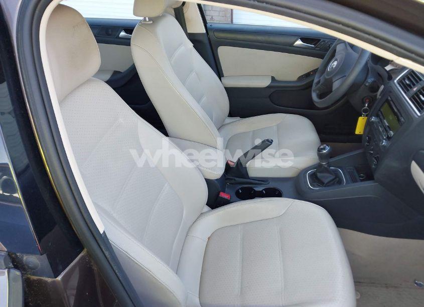 Photo 5 of 2014 Volkswagen Jetta 1.8T SE (VIN 3VWB07AJ4EM422881)