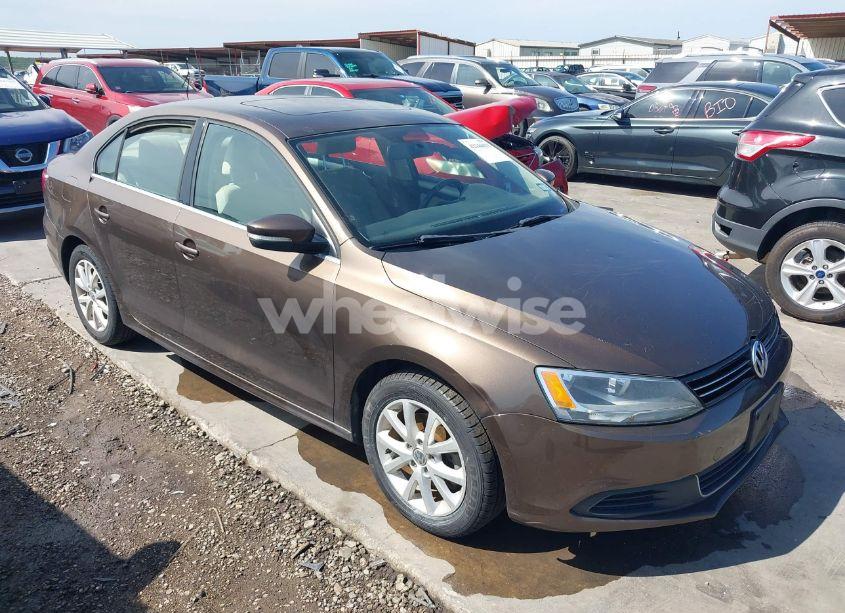 2014 Volkswagen Jetta 1.8T SE (VIN 3VWB17AJ1EM205995) main photo