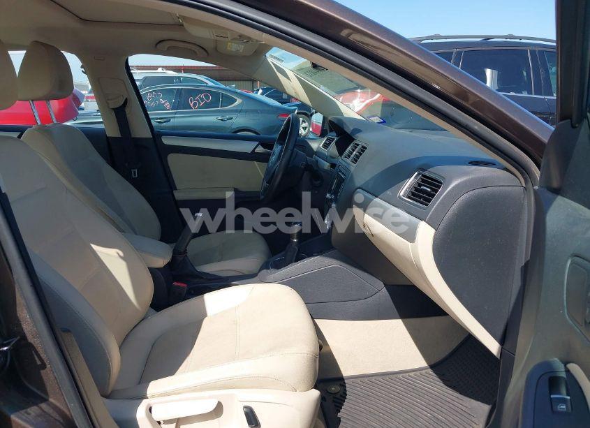 Photo 5 of 2014 Volkswagen Jetta 1.8T SE (VIN 3VWB17AJ1EM205995)