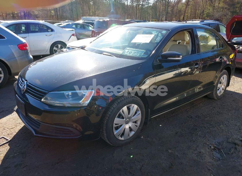 Photo 2 of 2014 Volkswagen Jetta SE (VIN 3VWB17AJ3EM385822)