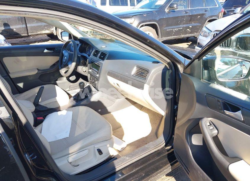 Photo 5 of 2014 Volkswagen Jetta SE (VIN 3VWB17AJ3EM385822)