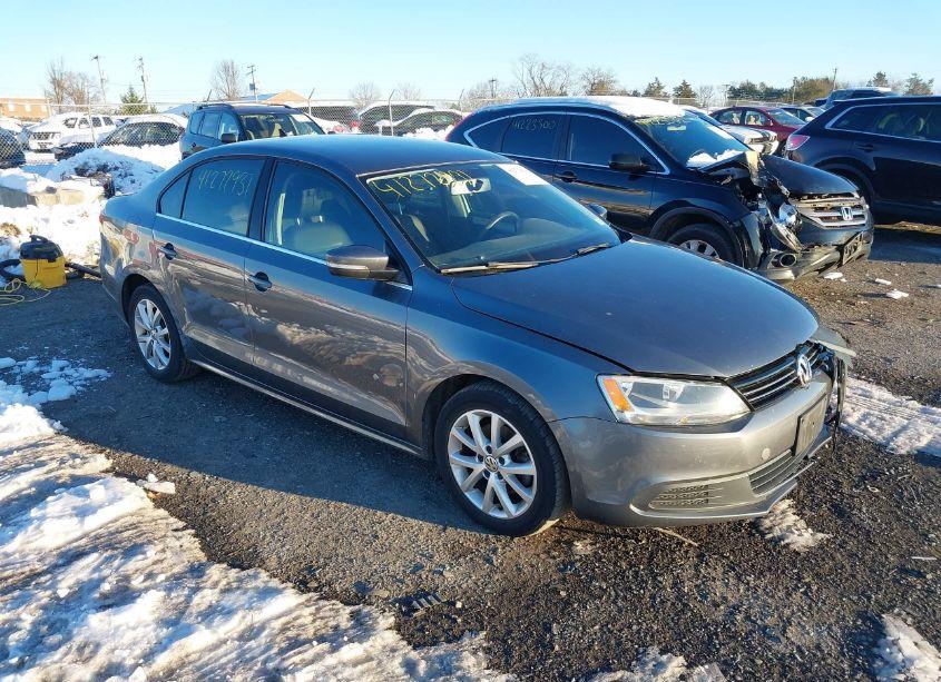 2014 Volkswagen Jetta 1.8T SE (VIN 3VWB17AJ4EM221320) main photo