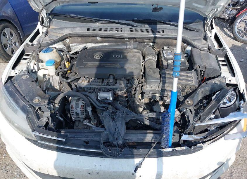 Photo 10 of 2015 Volkswagen Jetta 1.8T SE (VIN 3VWB17AJ5FM298246)
