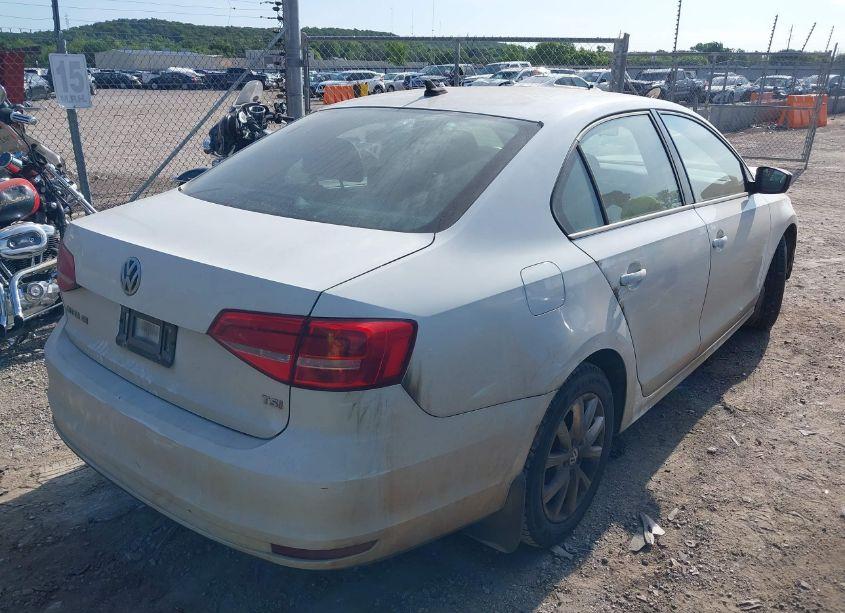 Photo 4 of 2015 Volkswagen Jetta 1.8T SE (VIN 3VWB17AJ5FM298246)