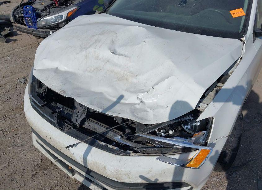 Photo 6 of 2015 Volkswagen Jetta 1.8T SE (VIN 3VWB17AJ5FM298246)