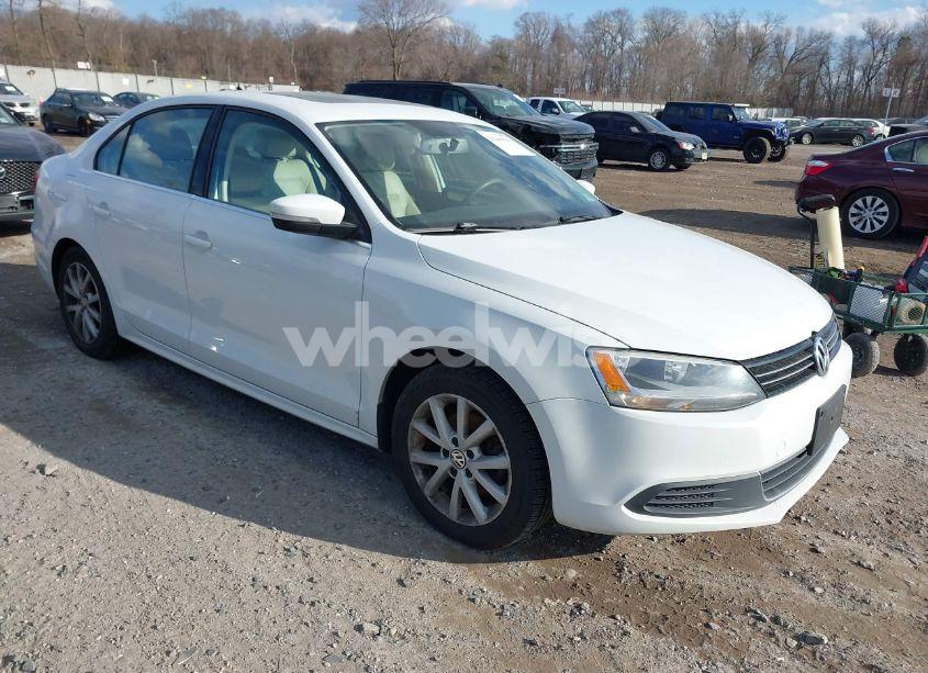 2014 Volkswagen Jetta 1.8T SE (VIN 3VWB17AJ8EM422931) main photo