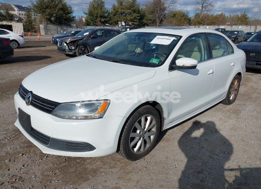 Photo 2 of 2014 Volkswagen Jetta 1.8T SE (VIN 3VWB17AJ8EM422931)