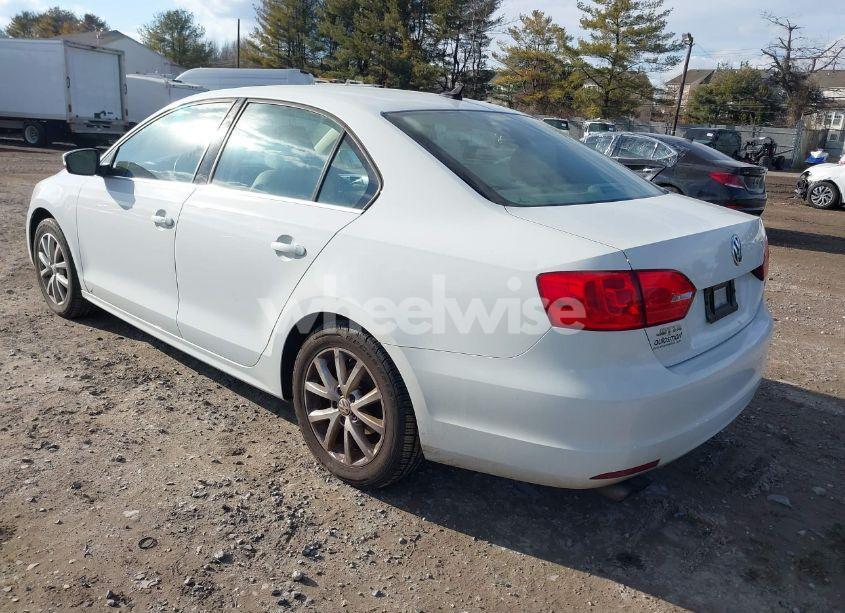 Photo 3 of 2014 Volkswagen Jetta 1.8T SE (VIN 3VWB17AJ8EM422931)