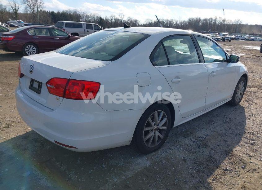 Photo 4 of 2014 Volkswagen Jetta 1.8T SE (VIN 3VWB17AJ8EM422931)