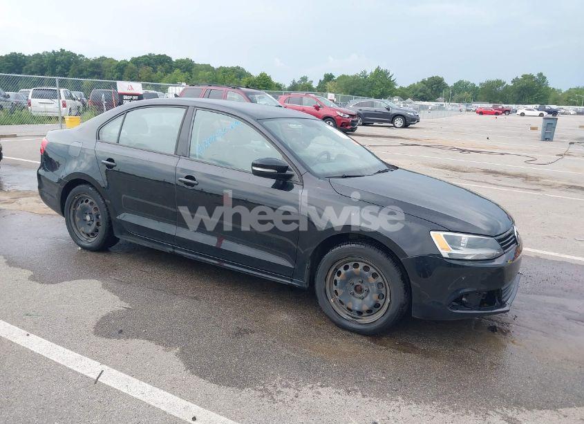 2014 Volkswagen Jetta 1.8T SE (VIN 3VWB17AJ9EM435378) main photo