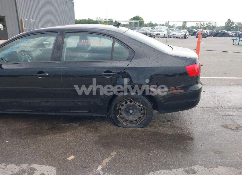 Photo 6 of 2014 Volkswagen Jetta 1.8T SE (VIN 3VWB17AJ9EM435378)