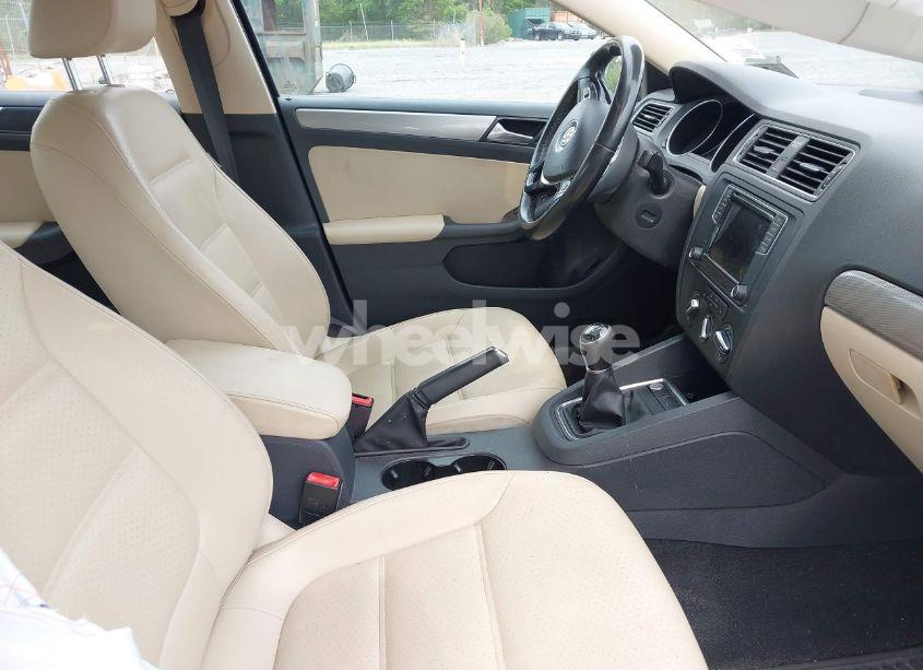 Photo 5 of 2017 Volkswagen Jetta 1.4T SE (VIN 3VWB67AJ0HM212619)